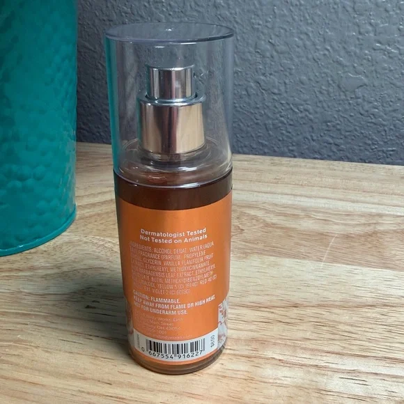 Bath & Body Works Warm Vanilla Sugar Fragrance Mist - Travel Size - 5 fl oz - Picture 2 of 2